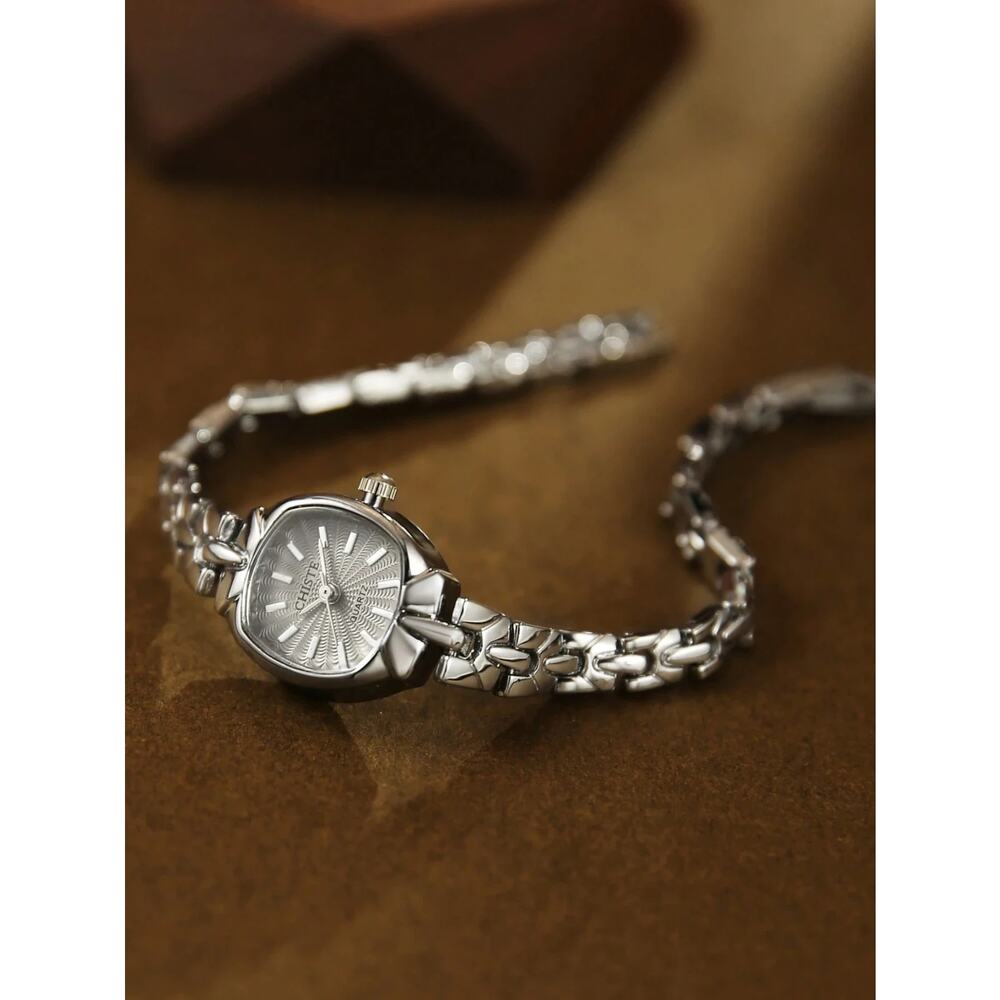 Dainty Silver Vintage Style Watch Women Elegant Lightweight Bracelet Watch Gift - Picture 4 of 6